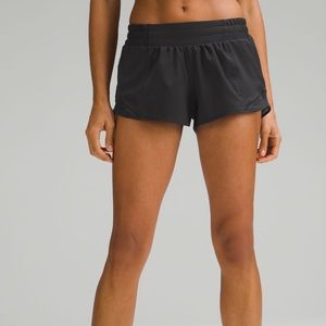 Lululemon Hotty Hot Low-Rise Lined Short 2.5” - Black, size 8